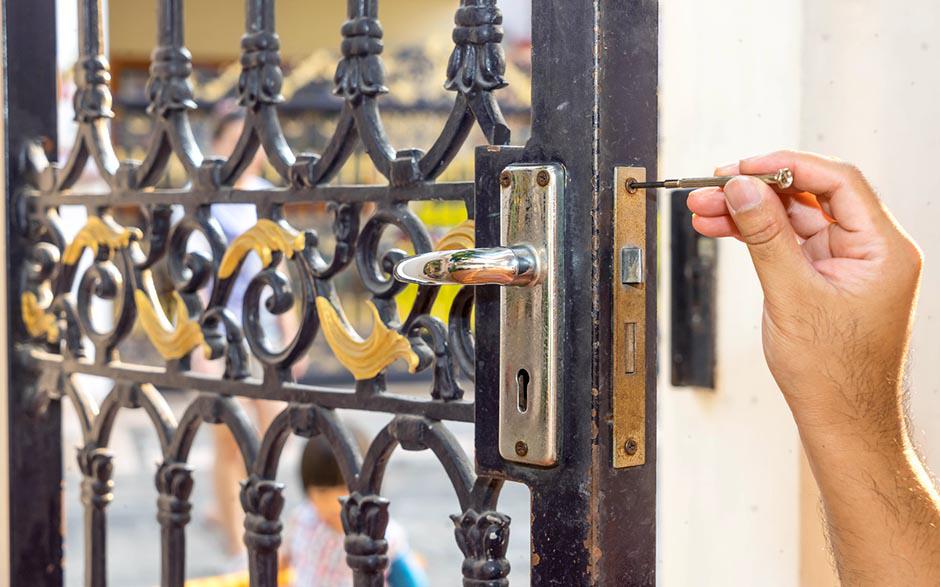 ouvrir une serrure de porte sans clé Bouc-Bel-Air